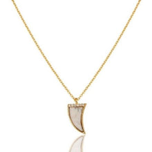 Cadena de plata y colgante con howlita y zirconia