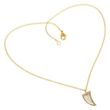 Cadena de plata y colgante con howlita y zirconia