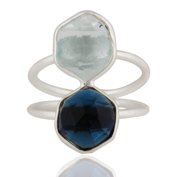 Anillo de plata con corundum y topacio azules