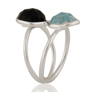 Anillo de plata con corundum y topacio azules