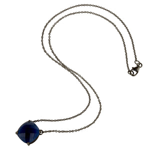 Cadena de plata con corundum azul