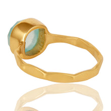 Anillo de plata con aqua calcedonia