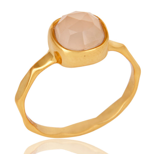 Anillo de plata con calcedonia rosa