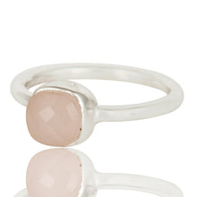 Anillo de plata con cuarzo rosa