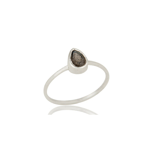 Anillo de plata con labradorita