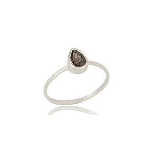 Anillo de plata con labradorita
