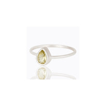 Anillo de plata con topacio limón