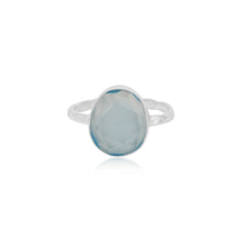 Anillo de plata con aqua calcedonia
