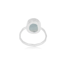 Anillo de plata con aqua calcedonia