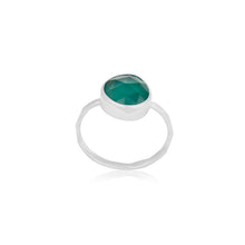 Anillo de plata con ónix verde