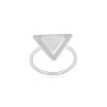 Anillo de plata con piedra de la luna arcoíris