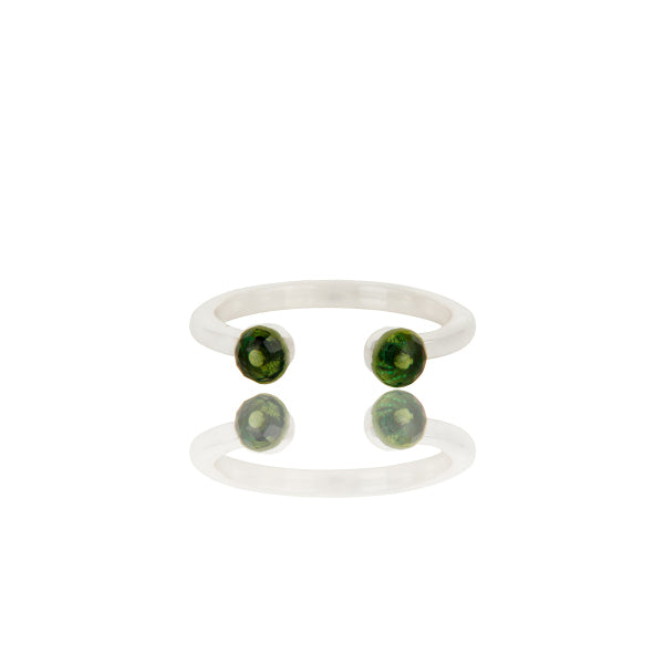Anillo de plata con peridoto