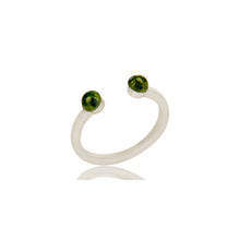 Anillo de plata con peridoto