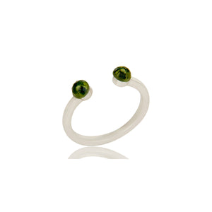 Anillo de plata con peridoto