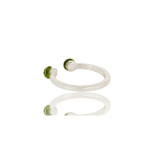 Anillo de plata con peridoto