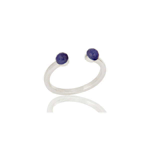 Anillo de plata con zafiro