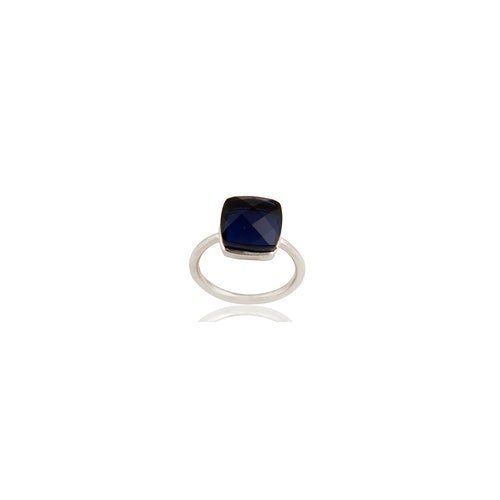 Anillo de plata con zafiro