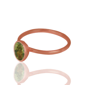 Anillo de plata, bañado en oro con peridoto