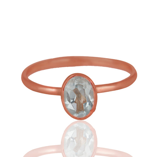 Anillo de plata, bañado en oro con topacio azul