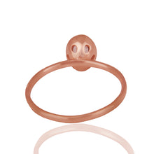 Anillo de plata, bañado en oro con topacio azul